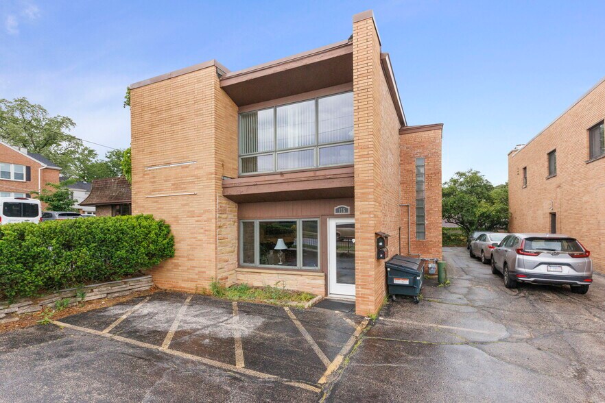 175 N Washington St, Wheaton, IL à louer - Photo de l’immeuble – Image 1 sur 15