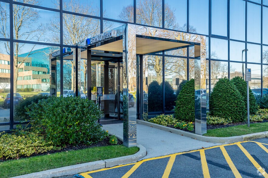 445 Broadhollow Rd, Melville, NY à louer - Photo de l’immeuble – Image 3 sur 9