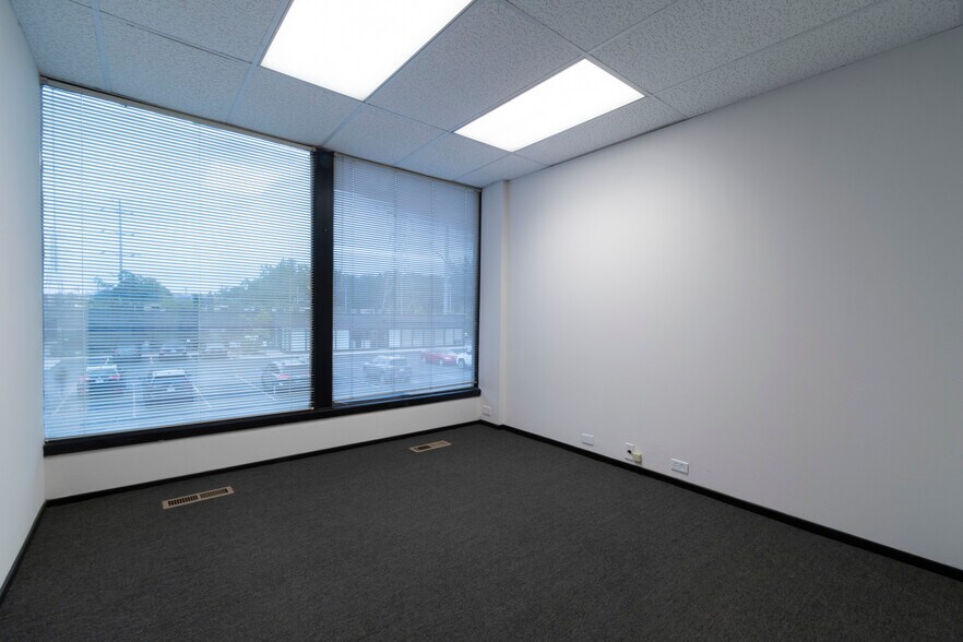 540-550 W Frontage Rd, Northfield, IL à louer - Photo intérieure – Image 3 sur 7