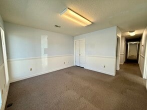 2401-2411 S Charles Blvd, Greenville, NC à louer Photo intérieure– Image 1 sur 14