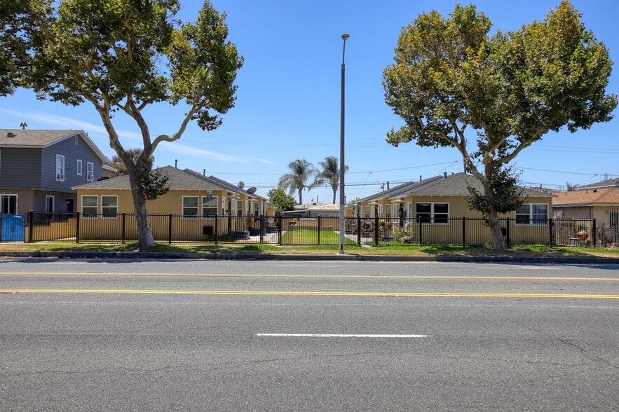 6438 E Olympic Blvd, East Los Angeles, CA à vendre - Photo de l’immeuble – Image 2 sur 21