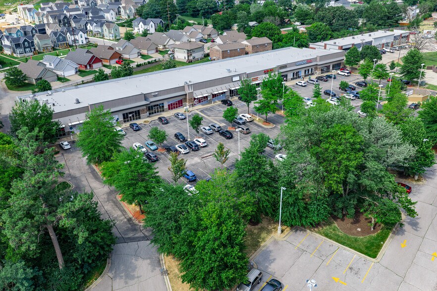 3162 W Sixth St, Fayetteville, AR à louer - Photo de l’immeuble – Image 3 sur 9