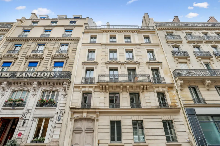 65 Rue Saint-Lazare, Paris à louer - Photo de l’immeuble – Image 1 sur 1