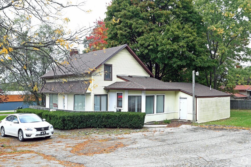 3135 E Highland Rd, Highland Township, MI à vendre - Photo principale – Image 1 sur 2