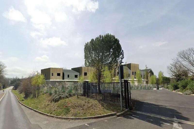 Local d'activités dans  à vendre - Photo de l’immeuble – Image 2 sur 7