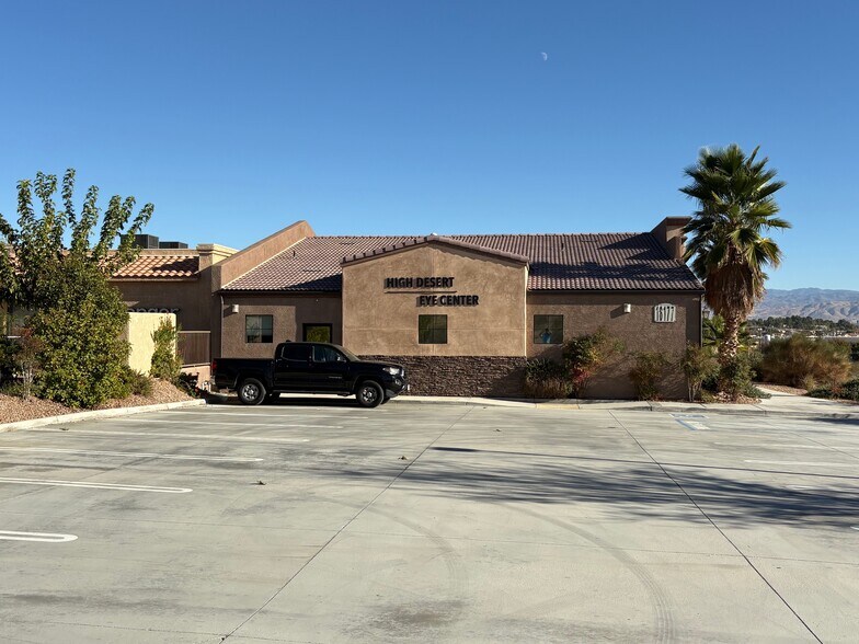 16030 Kamana Rd, Apple Valley, CA à louer - Photo de l’immeuble – Image 1 sur 6