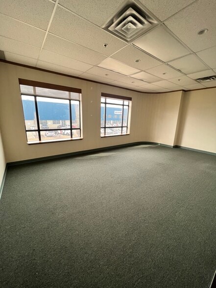 17304-17374 116 Av NW, Edmonton, AB à louer - Photo de l’immeuble – Image 3 sur 4