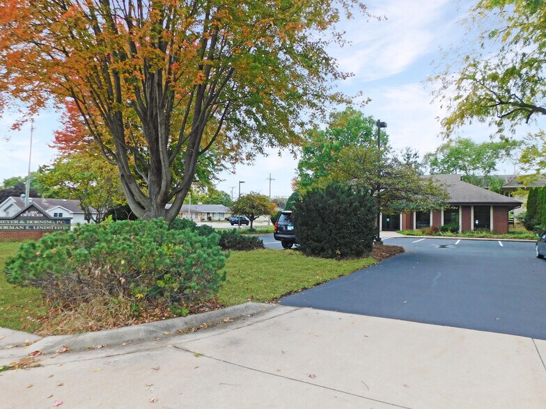 3400 N Rockton Ave, Rockford, IL à louer - Photo de l’immeuble – Image 2 sur 43