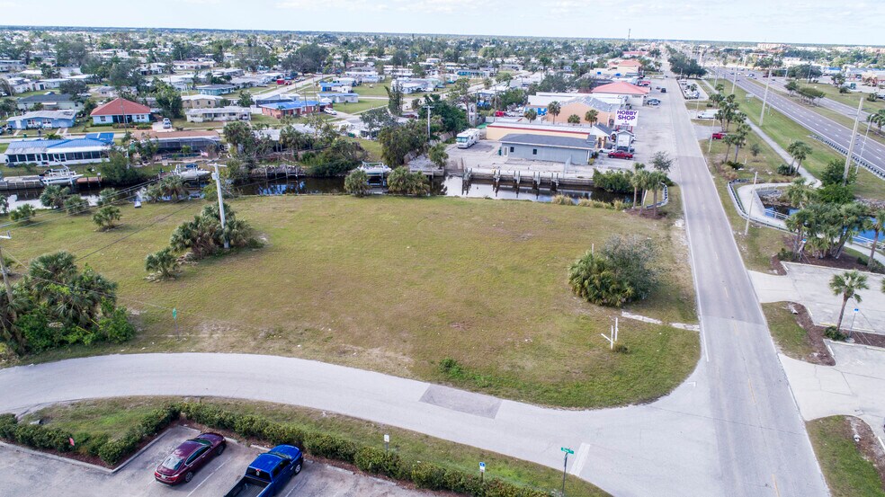 3859 Tamiami Trl, Port Charlotte, FL à vendre - Photo de l’immeuble – Image 3 sur 16