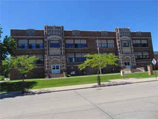 Plus de détails pour 105 S Clinton Ave, Clintonville, WI - Spécialisé à vendre