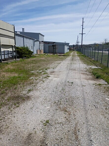 712 Industrial Ln, Oneida, TN à vendre - Photo de l’immeuble – Image 2 sur 35