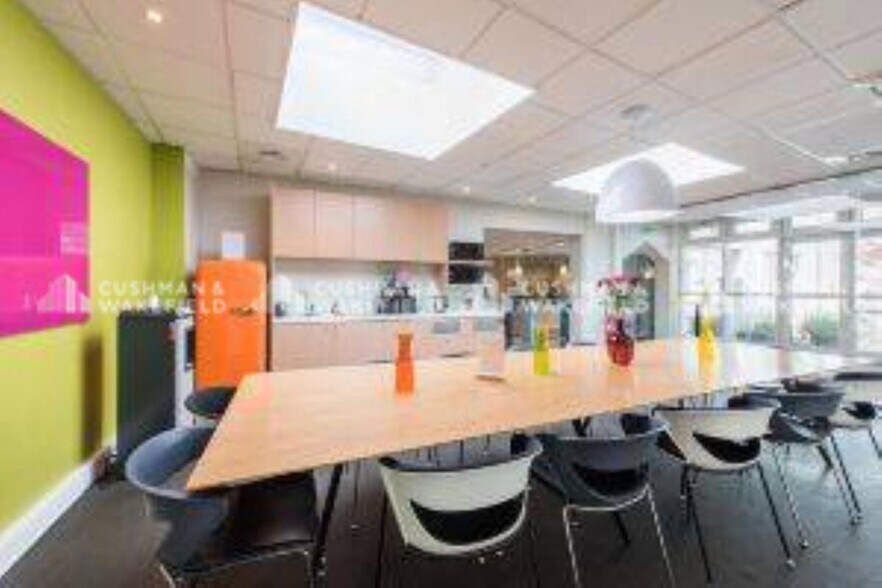 60 Avenue Charles De Gaulle, Neuilly-sur-Seine à louer - Photo de l’immeuble – Image 2 sur 14
