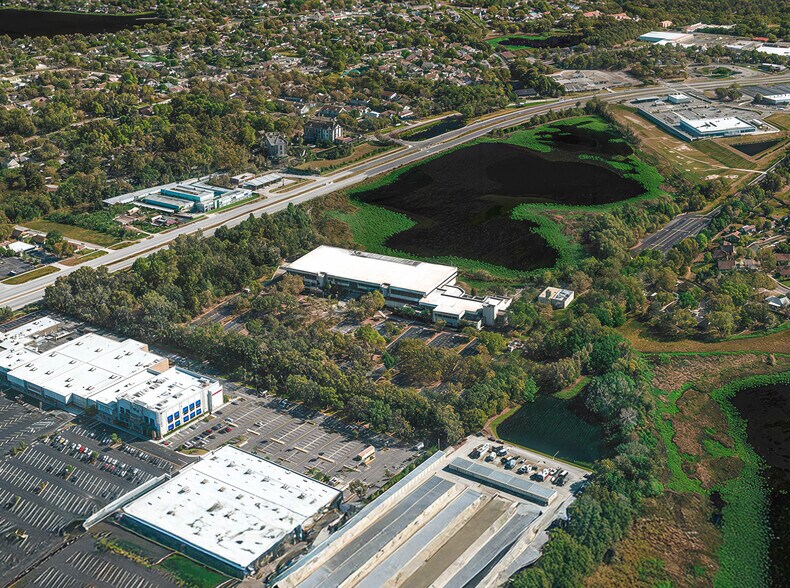 555 Lake Border Dr, Apopka, FL à vendre - Photo de l’immeuble – Image 3 sur 28