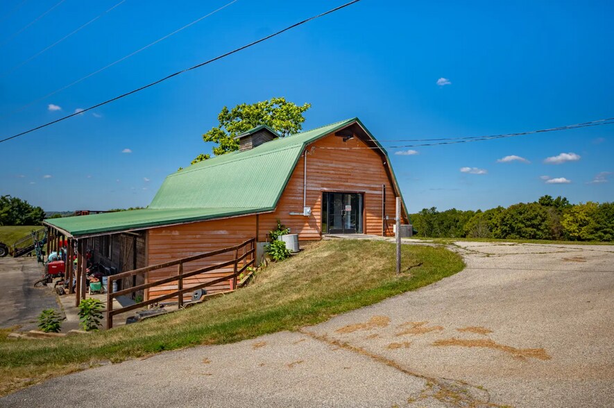 245 Tanglewood Ct, Taylorsville, KY à vendre - Photo de l’immeuble – Image 2 sur 47