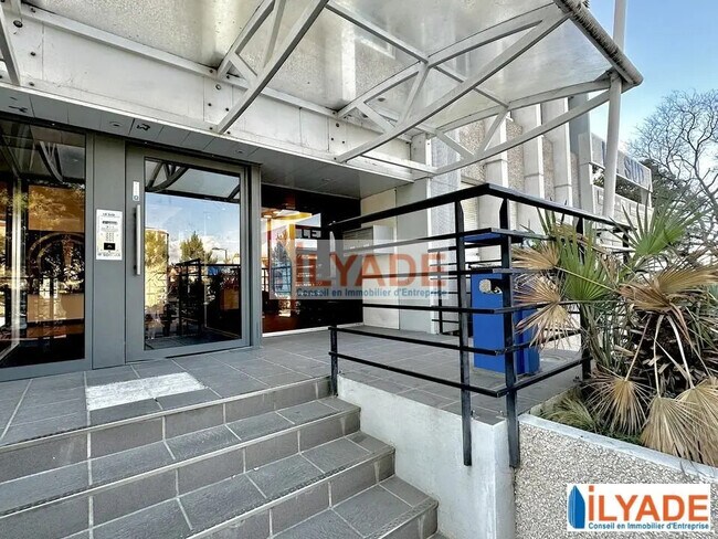 Plus de détails pour 166 Avenue De Hambourg, Marseille - Bureau à louer