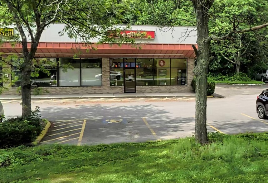 709 Winsted Rd, Torrington, CT à louer - Photo de l’immeuble – Image 2 sur 19