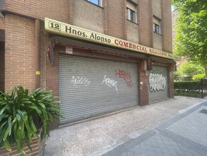 Calle De Sangenjo, 12, Madrid, Madrid à louer Photo de l’immeuble– Image 2 sur 6