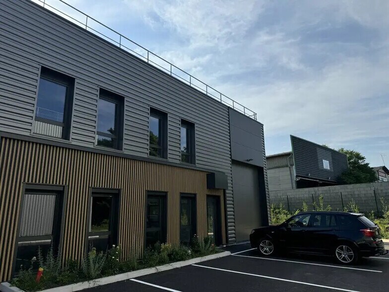Local d’activités dans Vénissieux à louer - Photo de l’immeuble – Image 3 sur 9