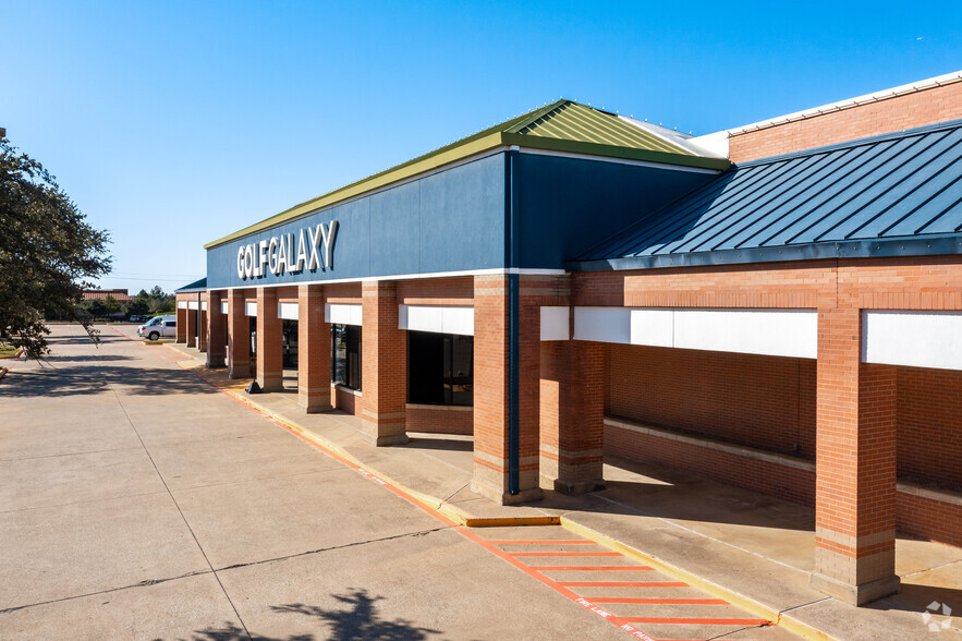 2100 W Northwest Hwy, Grapevine, TX à louer - Photo de l’immeuble – Image 3 sur 10