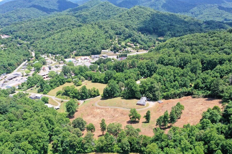 174 Walter Ashe Rd, Sylva, NC à vendre - Photo de l’immeuble – Image 1 sur 21