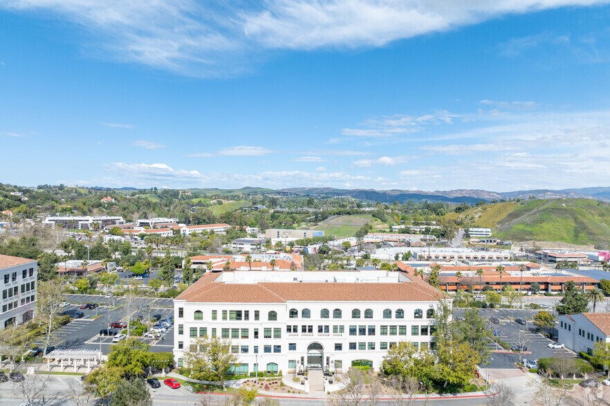 24025 Park Sorrento, Calabasas, CA à louer - Photo de l’immeuble – Image 3 sur 8