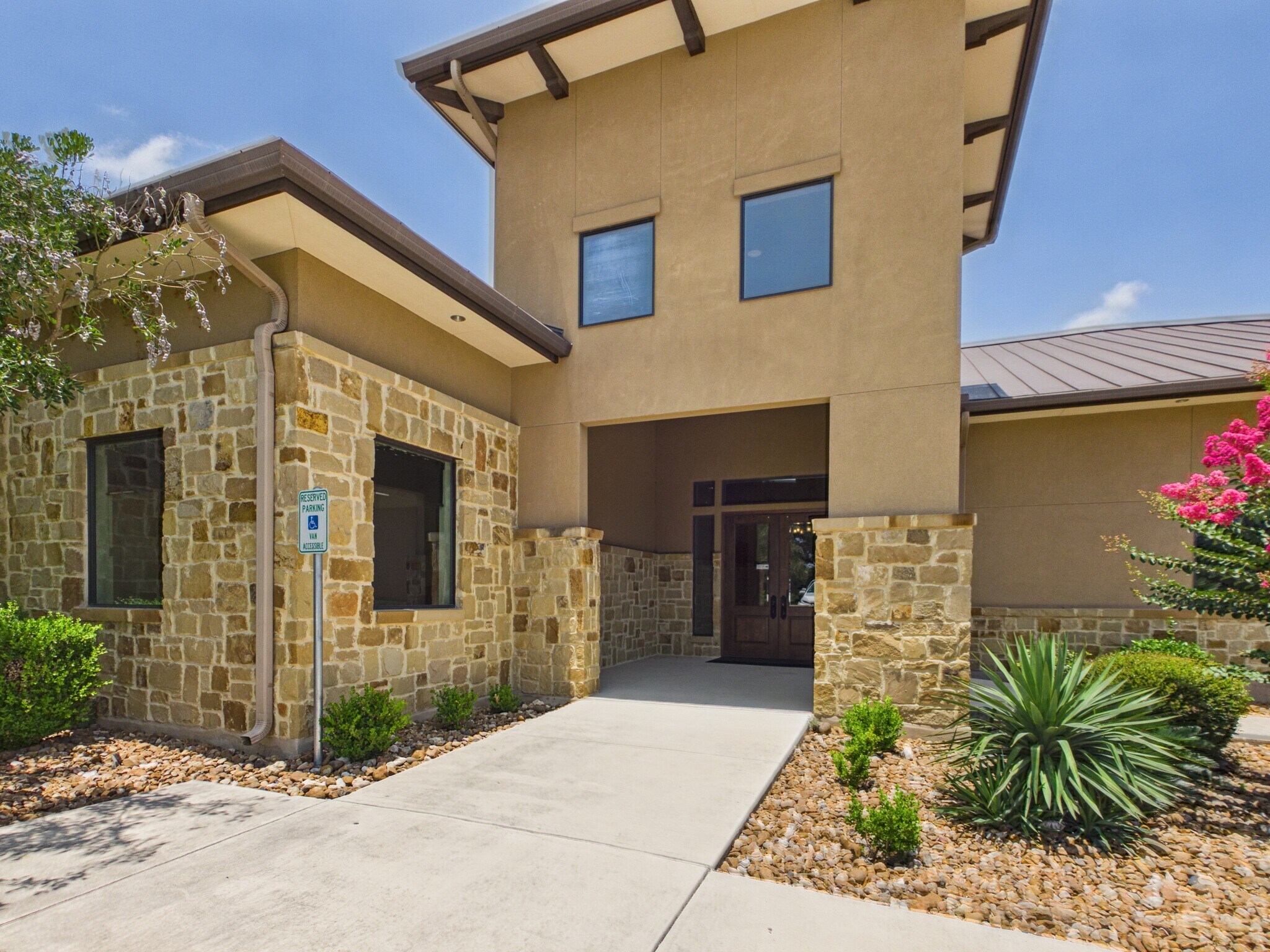 19243 FM 2252, Garden Ridge, TX à louer Photo de l’immeuble– Image 1 sur 4