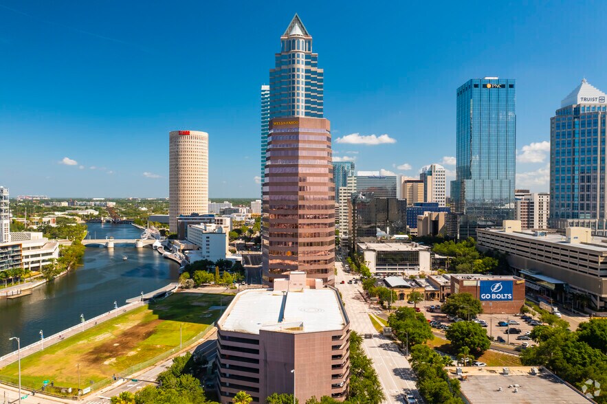 100 S Ashley Dr, Tampa, FL à louer - Photo de l’immeuble – Image 2 sur 17