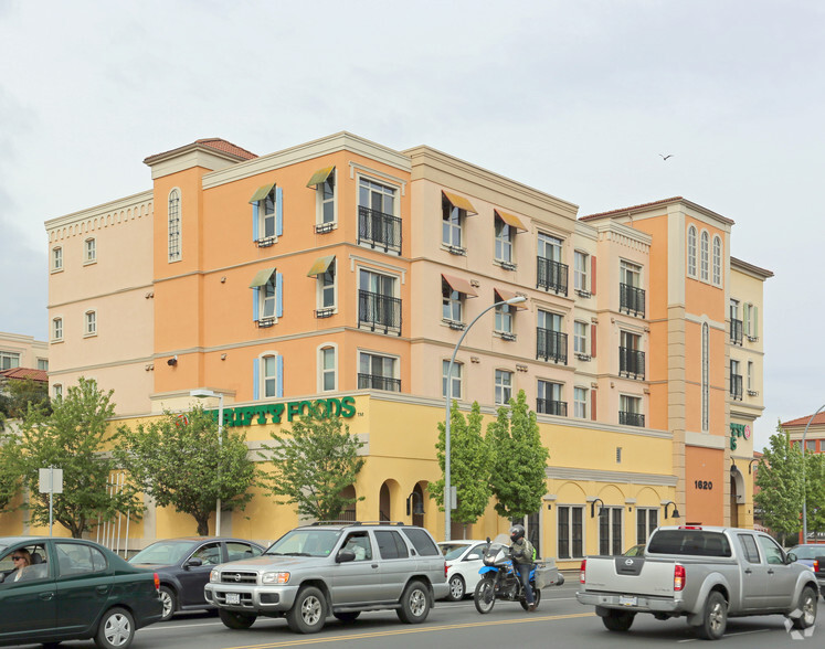1632 McKenzie Ave, Victoria, BC à louer - Photo principale – Image 3 sur 4