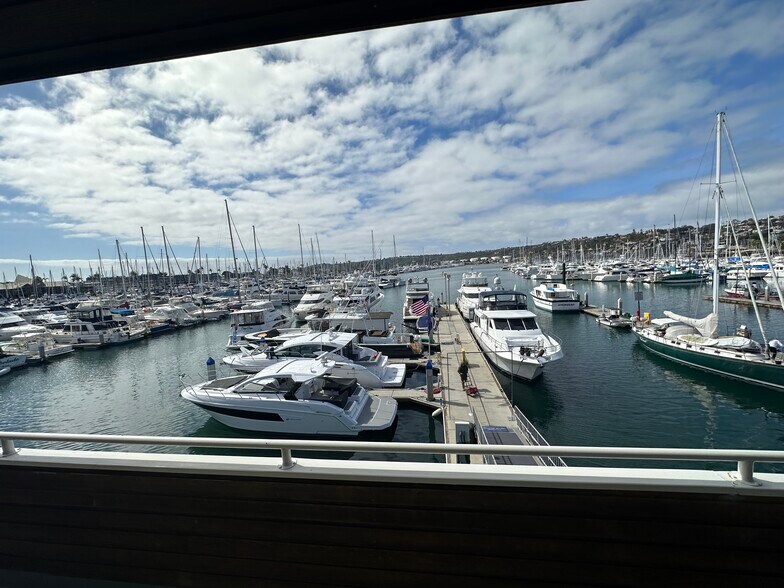 2385 Shelter Island Dr, San Diego, CA à louer - Photo de l’immeuble – Image 1 sur 8
