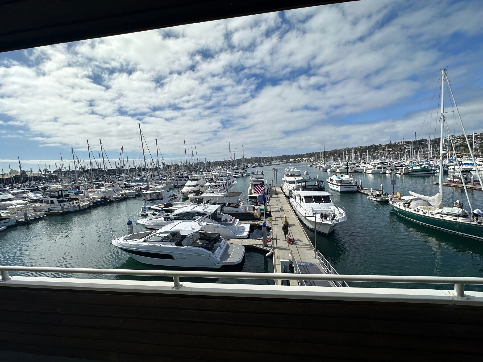 2385 Shelter Island Dr, San Diego, CA à louer Photo de l’immeuble– Image 1 sur 9