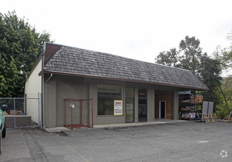 Plus de détails pour 2405 NE Diamond Lake Blvd, Roseburg, OR - Local commercial à vendre