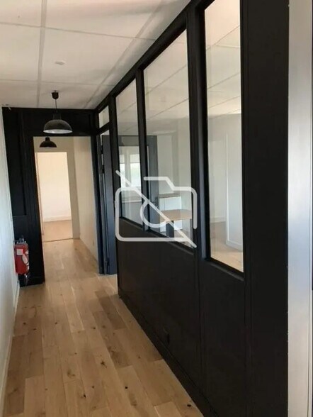 Local d'activités dans Champigny-sur-Marne à vendre - Photo de l’immeuble – Image 3 sur 6