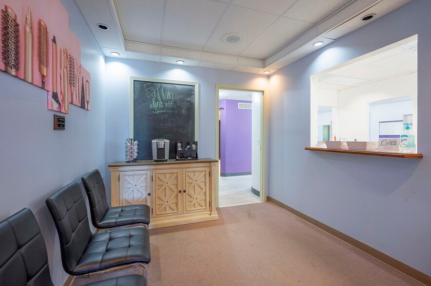 425 W Pine St, Raymore, MO à vendre - Hall d’entrée – Image 2 sur 32