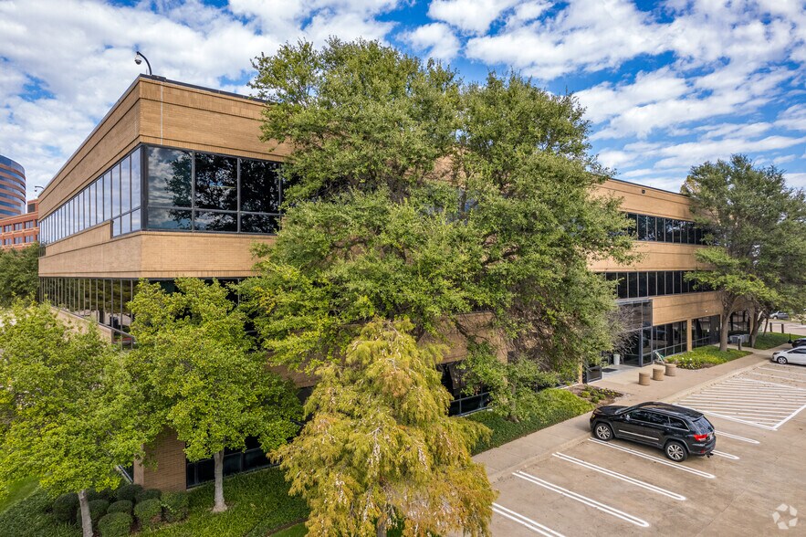 2050 N Greenville Ave, Richardson, TX à louer - Photo de l’immeuble – Image 2 sur 12