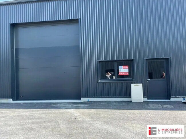 Plus de détails pour Local d'activités à louer