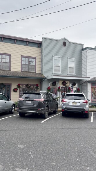 9 NW Front St, Coupeville, WA à vendre - Vidéo sur l’annonce professionnelle – Image 3 sur 8