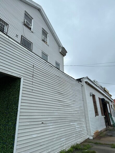1457 110th St, College Point, NY à vendre - Photo principale – Image 1 sur 3