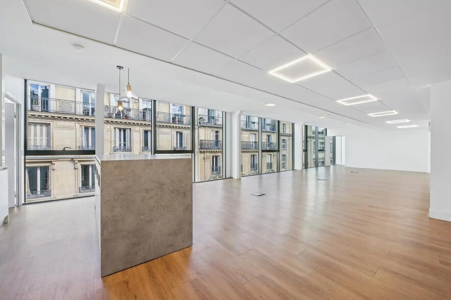 15-17 Rue De Bucarest, Paris à louer - Photo intérieure – Image 2 sur 19