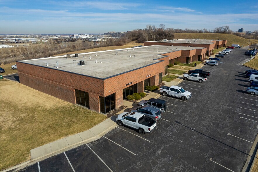 100-132 Abbie Ave, Kansas City, KS à louer - Photo de l’immeuble – Image 3 sur 20