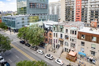 3437-3441 Rue Saint-Denis, Montréal, QC - VUE AÉRIENNE  vue de carte