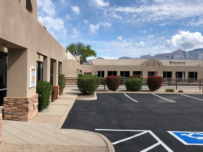 3365 N Campbell Ave, Tucson, AZ à louer - Photo de l’immeuble – Image 2 sur 9