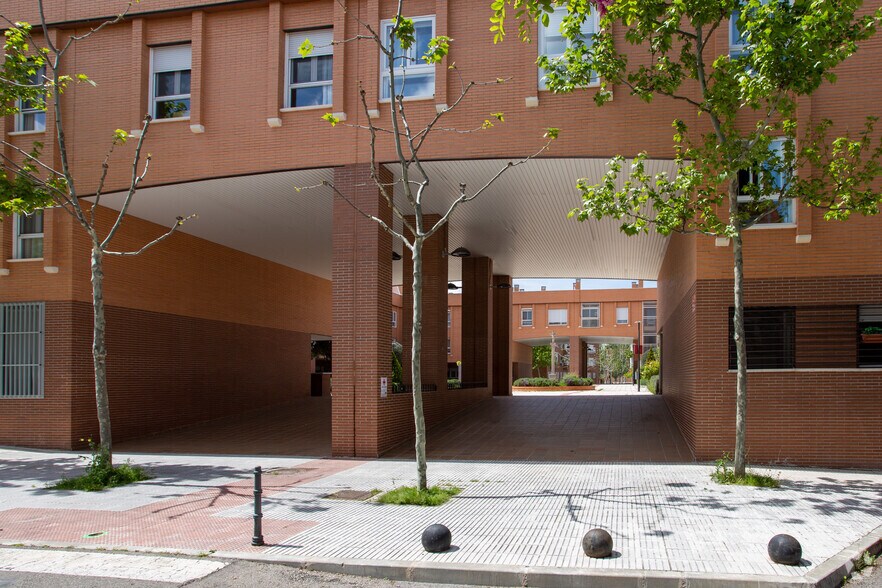 Avenida Coruña, 10, San Sebastián de los Reyes, Madrid à vendre - Photo de l’immeuble – Image 3 sur 4