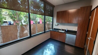 8845 W Flamingo Rd, Las Vegas, NV à louer Photo intérieure– Image 2 sur 14