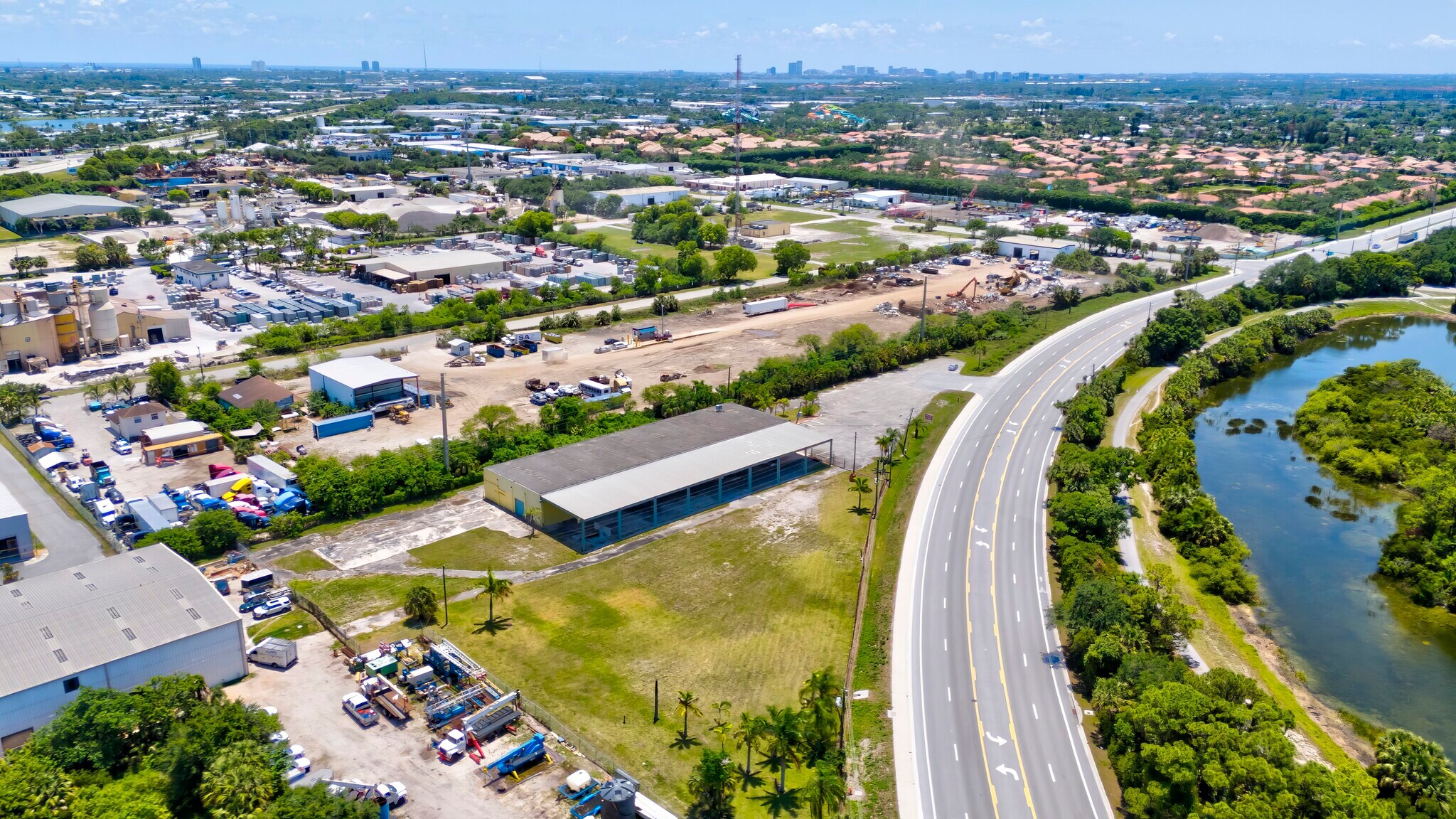 7030 N Haverhill Rd, Riviera Beach, FL à louer Photo principale– Image 1 sur 8