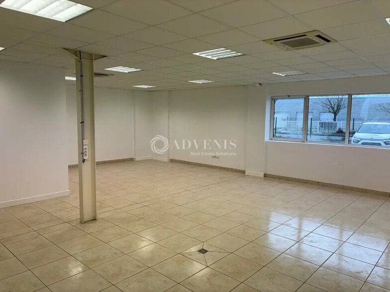 Bureau dans Parçay-Meslay à louer - Photo intérieure – Image 2 sur 12