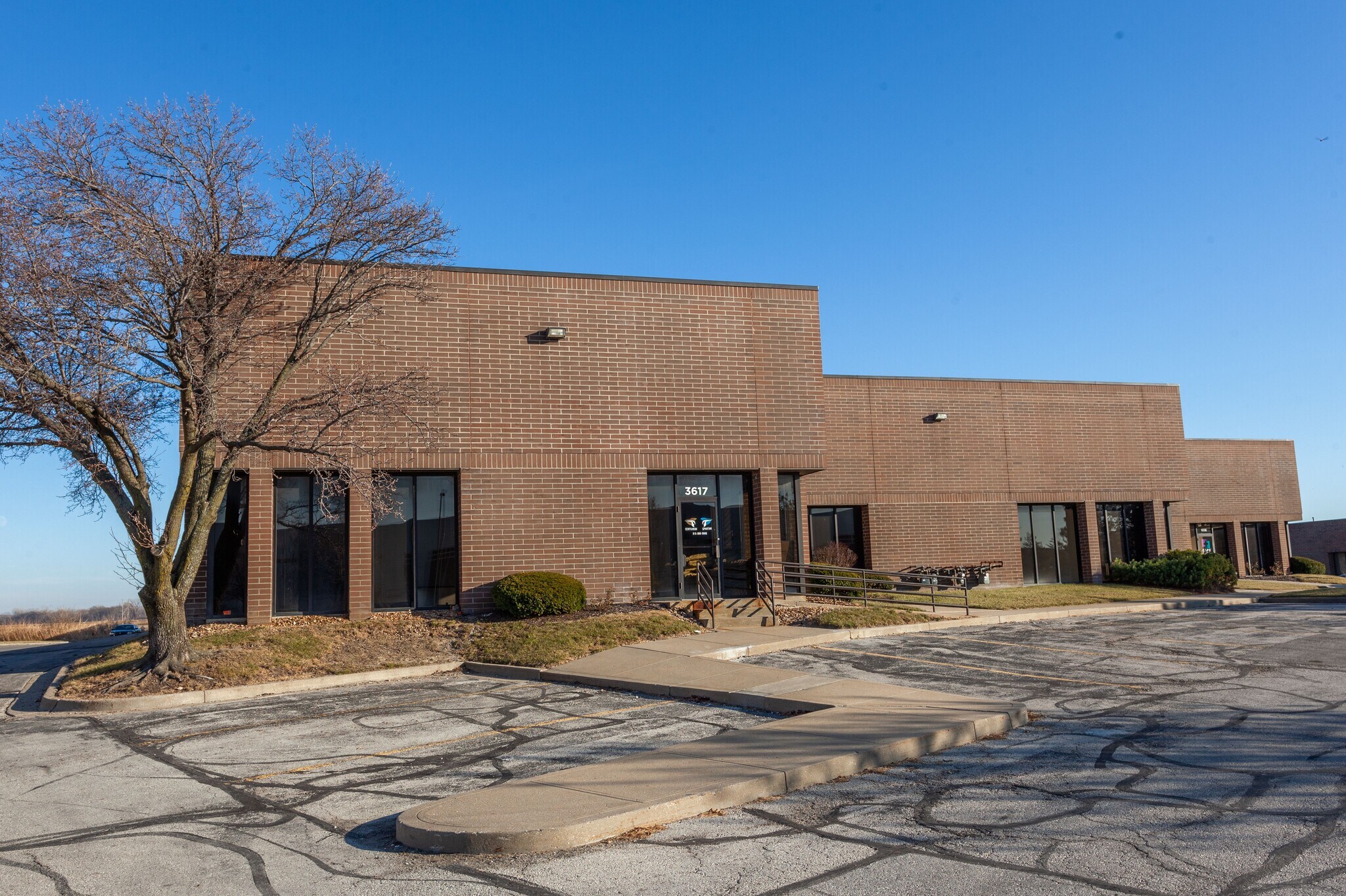 3501-3511 N Kimball Dr, Kansas City, MO à louer Photo de l’immeuble– Image 1 sur 6