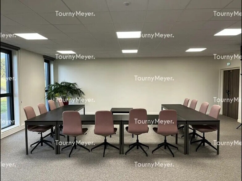 Bureau dans Thorigné-Fouillard à louer - Photo de l’immeuble – Image 1 sur 5