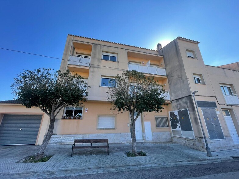 Immeuble residentiel dans Sant Jaume dels Domenys, Tarragona à vendre - Photo de l’immeuble – Image 1 sur 3