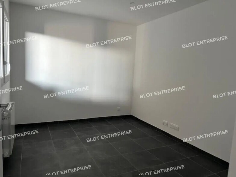 Local d’activités dans Quessoy à louer - Photo de l’immeuble – Image 2 sur 7