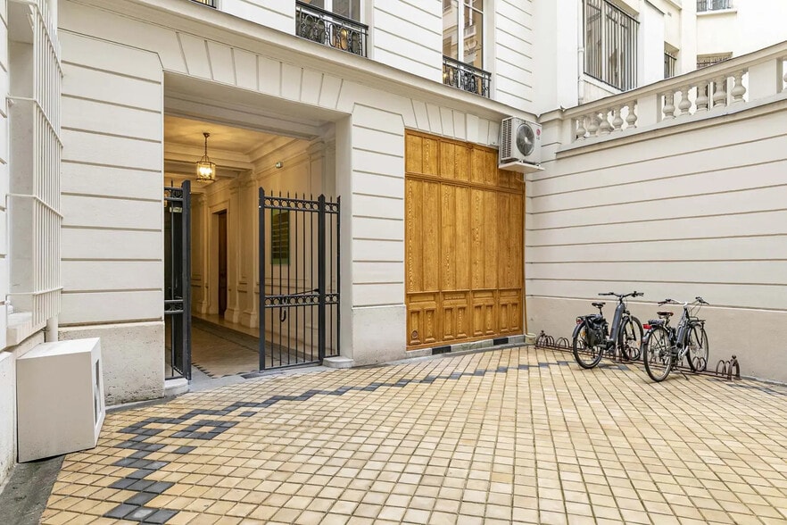 Bureau dans Paris à louer - Photo de l’immeuble – Image 2 sur 2